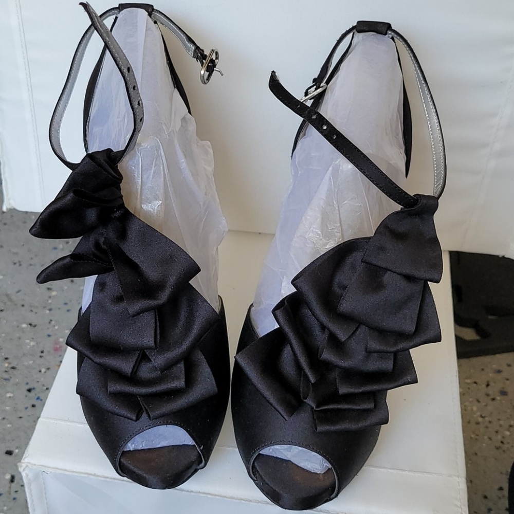 Women Nine West black High heels